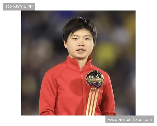 个性发型与足球明星女性的完美结合展现独特魅力与风格